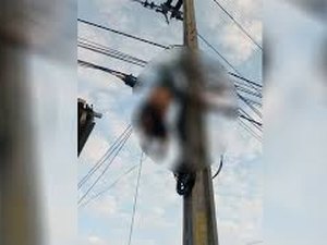 Homem morre eletrocutado e fica pendurado em poste ao tentar furtar fios da rede elétrica