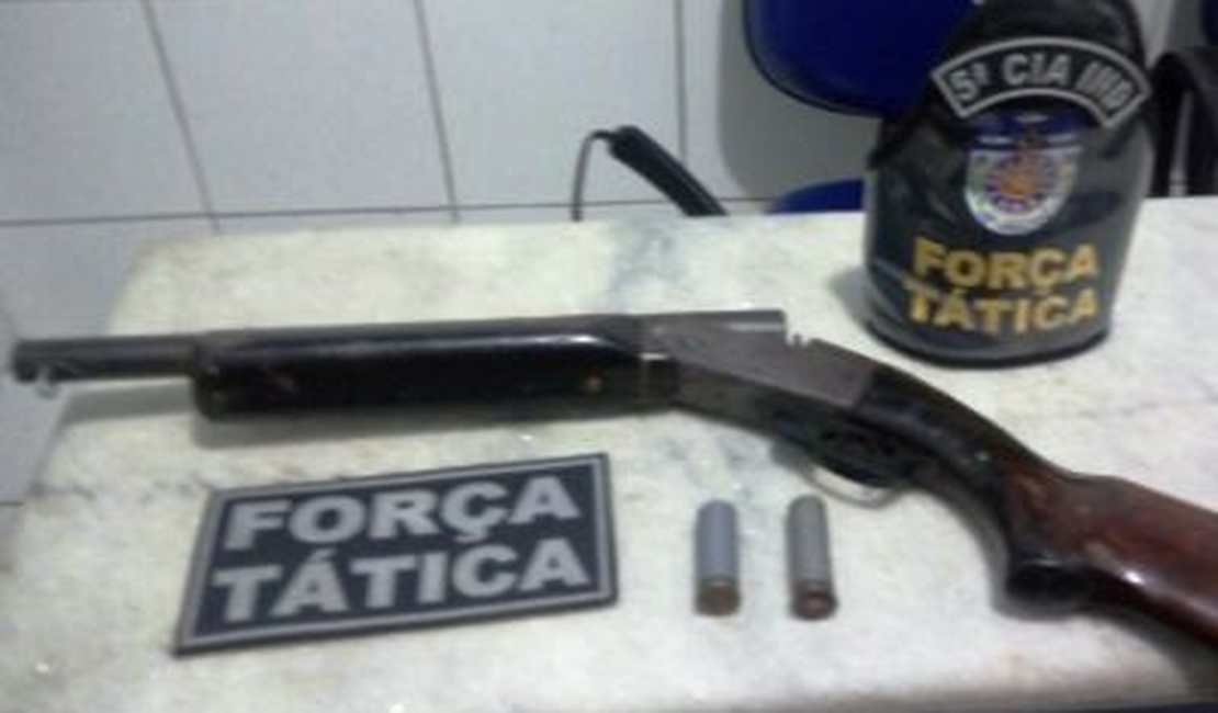Jovem é preso com espingarda e munições durante operação em Marechal