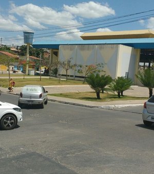 Dois estabelecimentos comerciais são assaltados por dupla em Arapiraca