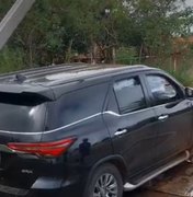SW4 bate em poste após motorista perder controle na AL-115