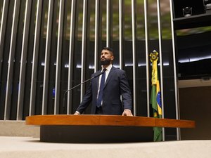 Fabio Costa quer inclusão de remédios para TDAH na lista de medicamentos essenciais