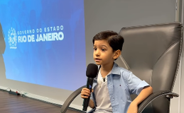 Menino de 6 anos impressiona ao apresentar seminário sobre altas habilidades