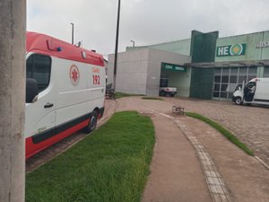 Mulher tem parada cardíaca em academia e está intubada no HEA