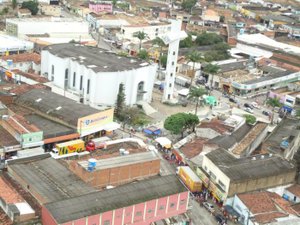 Em Arapiraca, homem aborda vítima e rouba celular mas é detido por populares