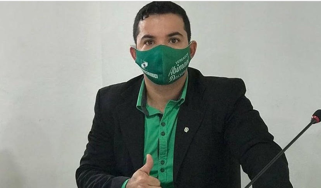 Agente de saúde diz que vereador por Murici “não serve nem para ser blogueirinho”