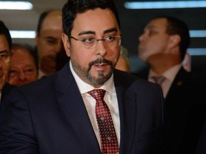 Bretas ordena sequestro de R$ 237 milhões em bens do advogado de Lula