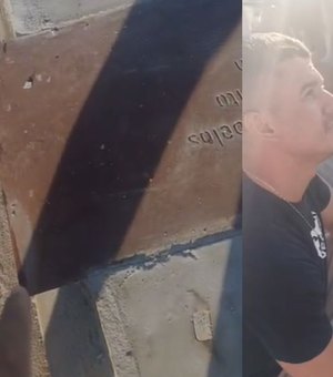 Mulher quase perde pé em calçada desnivelada em Arapiraca
