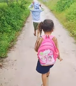 Sem transporte, crianças com TEA são obrigadas a andar vários quilômetros para irem à escola em Tapera