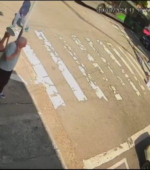 [Vídeo] Adolescente é atropelado por ônibus 2 segundos após furtar celular de idoso e morre em SP