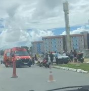 Colisão entre carro e moto é registrada no bairro Santa Amélia, em Maceió