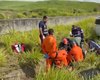 Motorista é resgatado de helicóptero após Kombi capotar na BR-101, em Messias