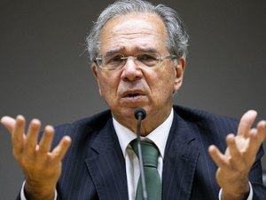 Deputados denunciam Guedes ao CVM por omitir informações sobre offshore