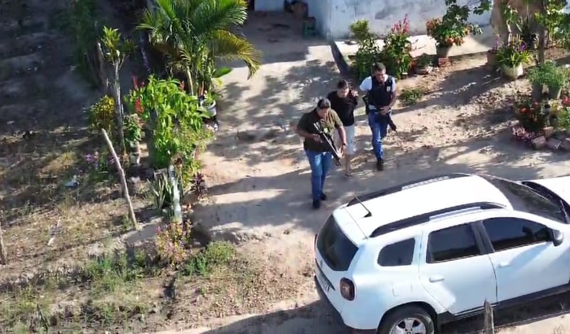 [Vídeo] Acusado de matar idoso com golpes de facão em Arapiraca é preso em Coruripe