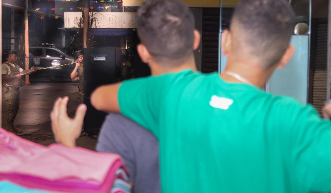 Bope simula crise com reféns no Centro de Maceió durante curso de negociação policial
