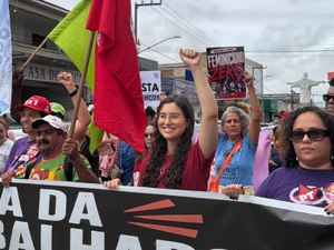Teca Nelma participa de ato em Arapiraca e defende fim da escala 6x1