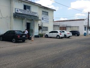 Presos que podem ser de facções criminosas são transferidos de Penedo para Maceió