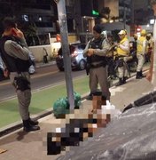 [Vídeo] Homem é baleado ao sofrer tentativa de assalto na orla de Pajuçara, em Maceió