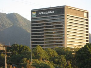 Petrobras vai à Justiça contra empreiteiras envolvidas na Lava Jato