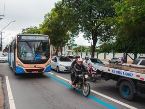 SMTT emite alerta para mototaxistas: 'não devem usar faixa prioritária de ônibus'