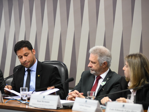 Rodrigo Cunha reúne Ministério da Saúde e setor turístico para debater coronavírus