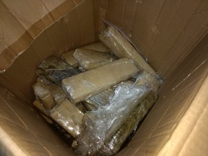 [Vídeo] PF apreende mais de 115 kg de maconha em caixas de som