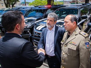 Governador entrega 10 viaturas para reforçar a segurança pública no Estado