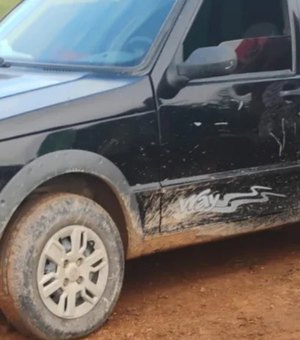 Eletricista é encontrado morto a tiros dentro de carro em Porto Real do Colégio
