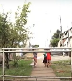 Afundamento de solo faz moradores do Rio Novo deixarem casas