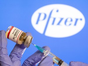 Pfizer não abre mão de que responsabilidade por efeitos da vacina seja do Brasil