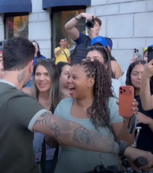 Nos EUA, Carlinhos Maia ganha surpresa de aniversário dos fãs em meio à Copa do Mundo