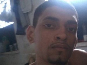 Preso atualiza Facebook e posta selfie dentro da cela