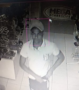[Vídeo] Câmeras de segurança identificam homem que roubou loja em Porto Calvo