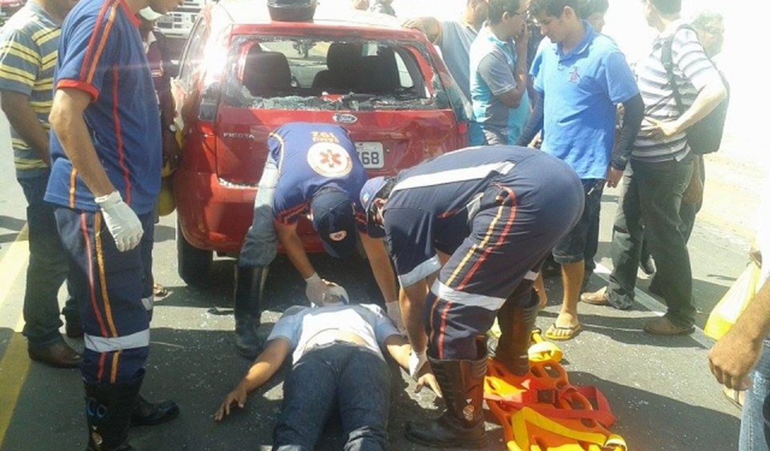 Condutor em alta velocidade colide na traseira de veículo na AL-115