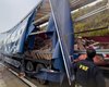 Carga de café tomba de carreta e produtos são saqueados na rodovia BR-101