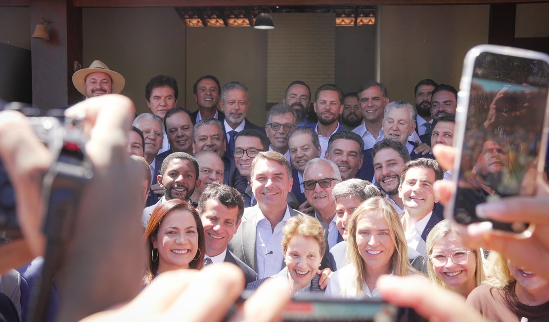 Arthur Lira declara apoio à candidatura de Flávio Bolsonaro no 2º turno