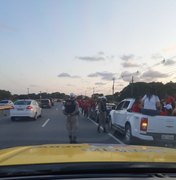[Vídeo] Apoiadores de Cacau Filho desrespeitam regras de trânsito em carreata