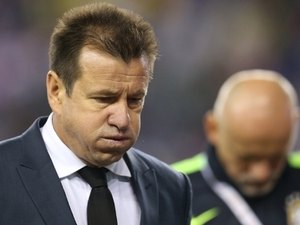 Dunga usa Facebook para mostrar lado sensível e mandar indiretas à CBF