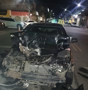 Colisão entre carro e caminhonete deixa idoso de 68 anos ferido em Delmiro Gouveia