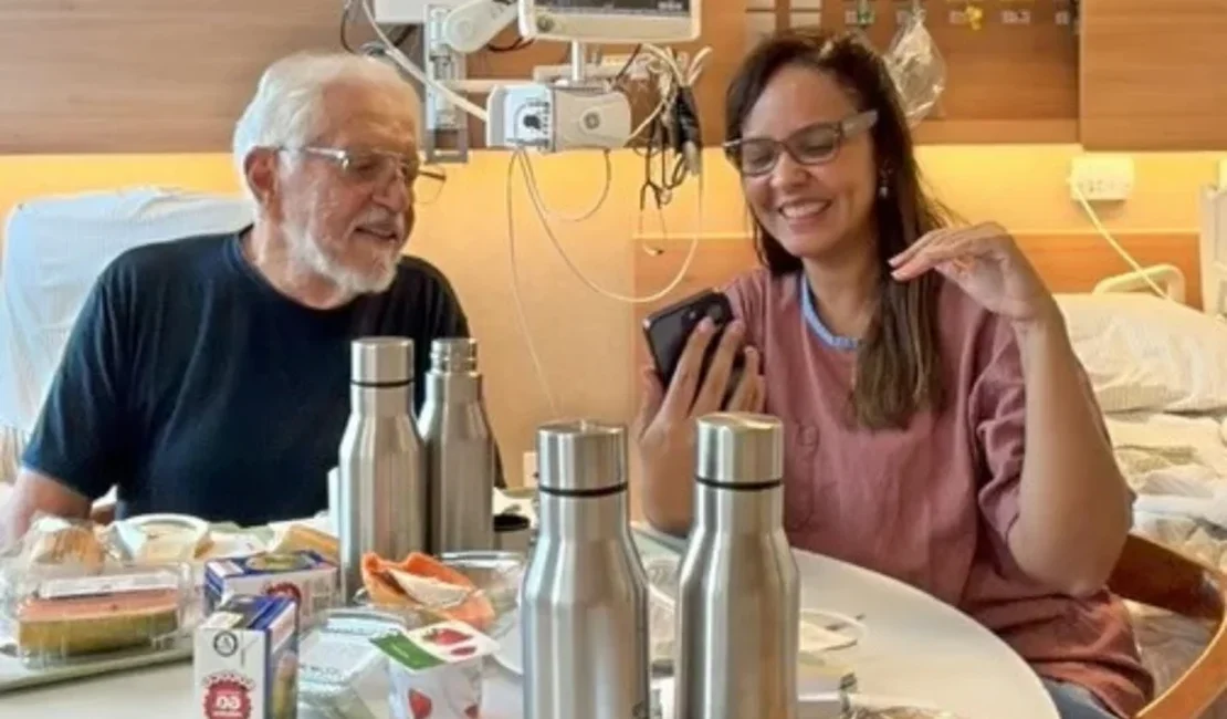 Carlos Alberto de Nóbrega é internado com pneumonia em hospital de São Paulo