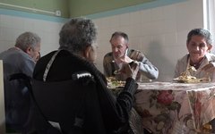 Dia dos Pais na Casa dos Velhinhos é comemorado entre os idosos que moram no local