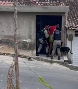 Mulher é presa por suspeita de cometer homicídio em Rio Largo
