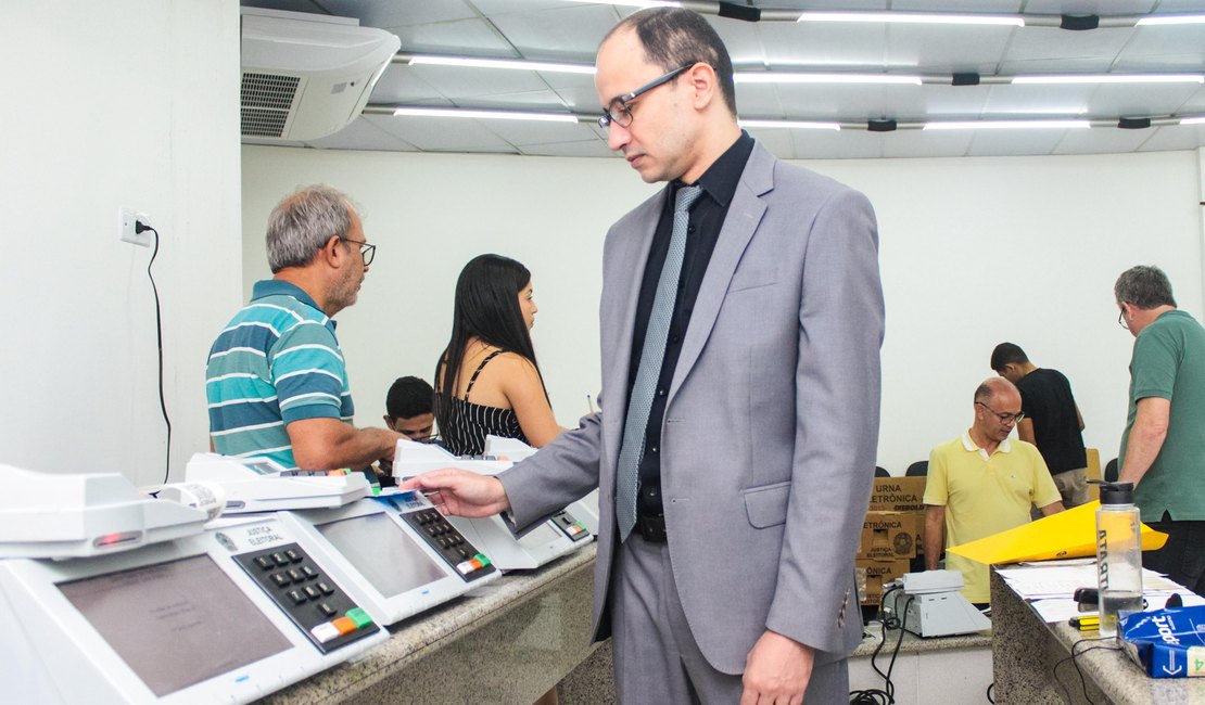 Após carga nas urnas eletrônicas, eleição suplementar em Porto Real do Colégio segue cronograma