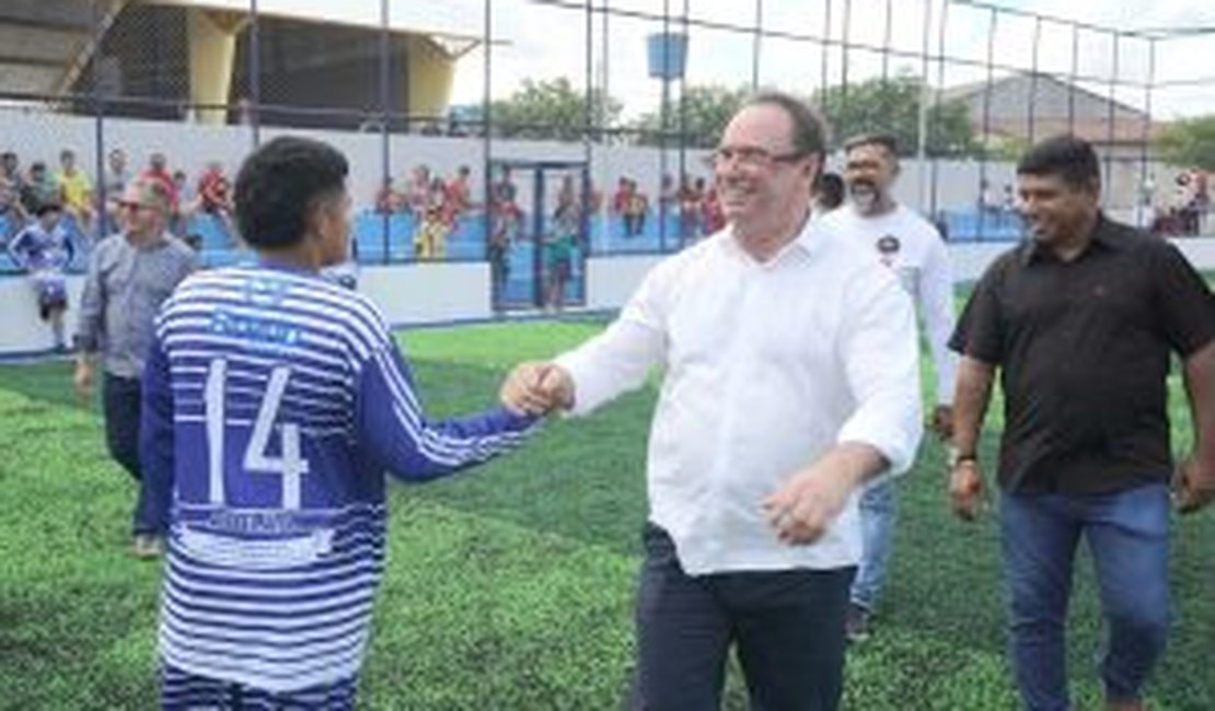 ﻿Prefeito Luciano entrega ginásio, campo de futebol e anuncia mais uma escola no Brisa do Lago