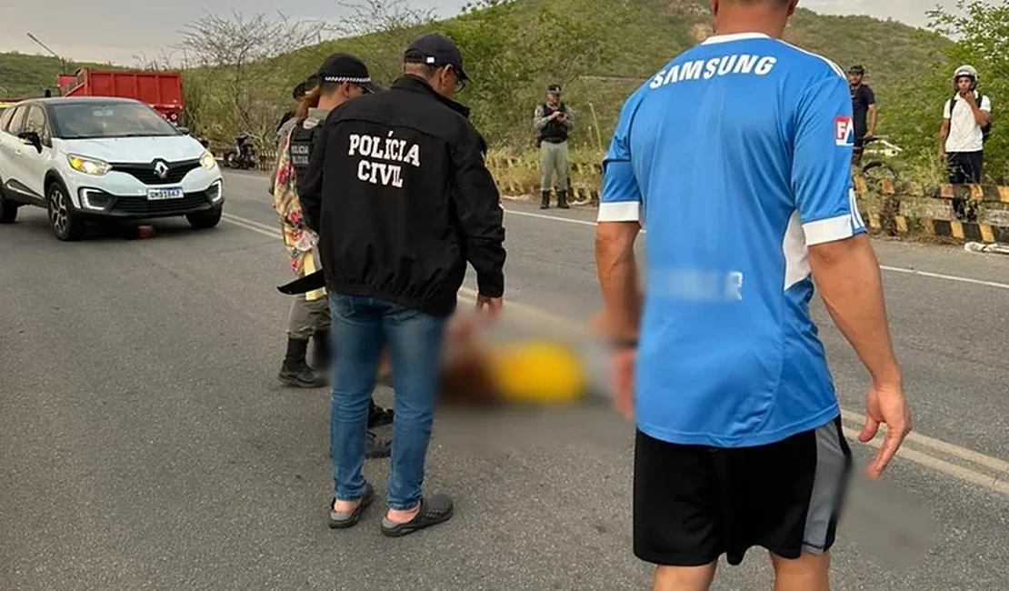 Jovens ficam feridos em acidente de moto na ponte entre Alagoas e Sergipe