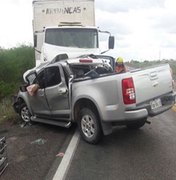 Colisão entre caminhonete e caminhão deixa um morto em Delmiro Gouveia