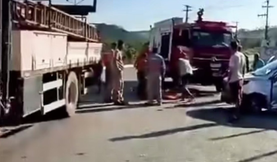 Colisão entre carro e caminhão da Equatorial deixa um morto no Litoral Norte