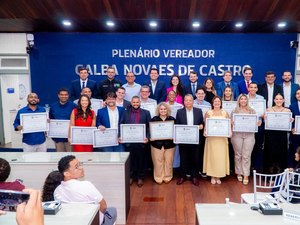 Câmara presta homenagem a defensores dos direitos de crianças e adolescentes