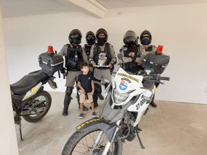 Menino que sonha em ser policial ganha surpresa de PMs no dia do aniversário