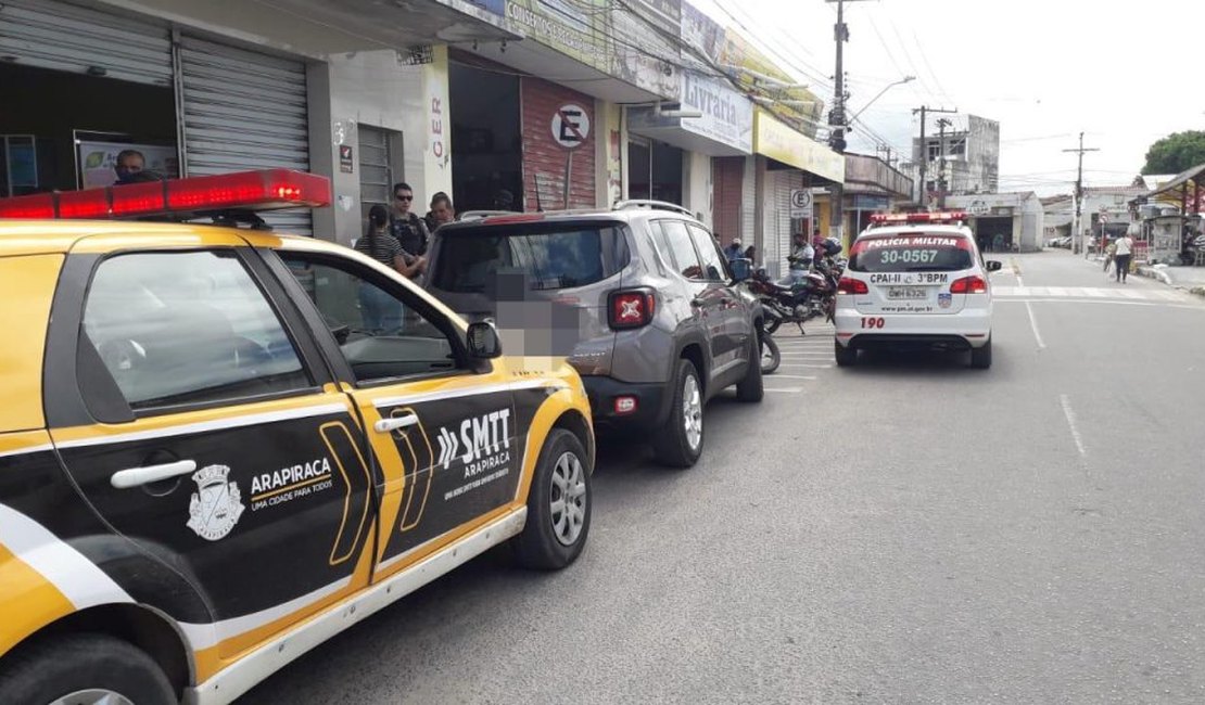Agentes da SMTT abordam mais um veículo com queixa de roubo durante fiscalização