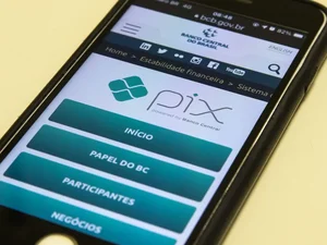 Pix parcelado ajuda nas compras, mas aumenta risco de dívidas